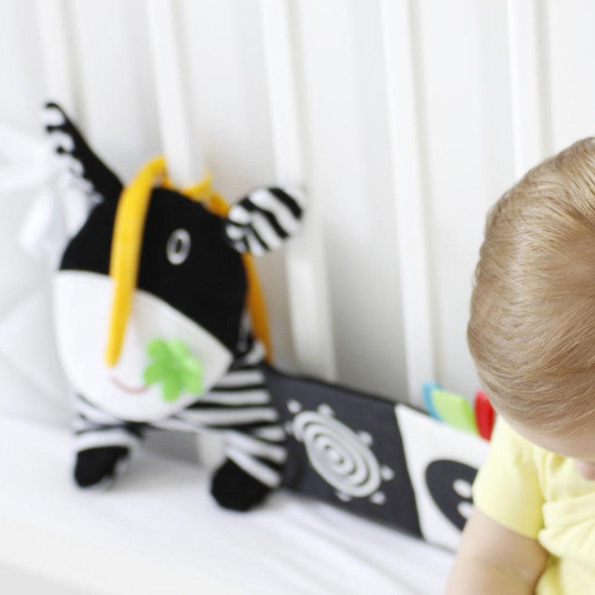 Mom's Care: książeczka do łóżeczka Krówka - Noski Noski