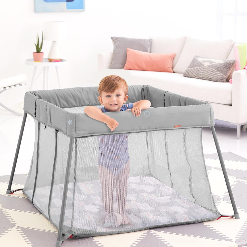 Skip Hop: łóżeczko turystyczne 2w1 Play To Night Expanding Travel Crib - Noski Noski