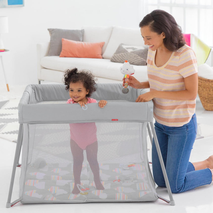Skip Hop: łóżeczko turystyczne 2w1 Play To Night Expanding Travel Crib - Noski Noski